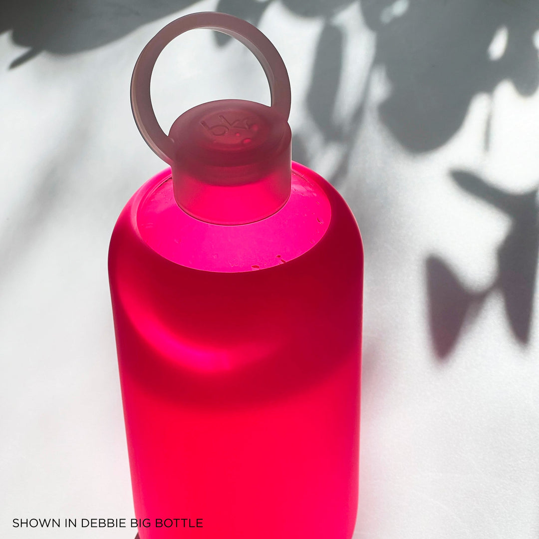 bkr Bottle Sip Kit: Glass + silicone water bottle + Silicone Straw + Straw Cap: 16oz DEBBIE - LITTLE BOTTLE SIP KIT 500ML (16OZ)