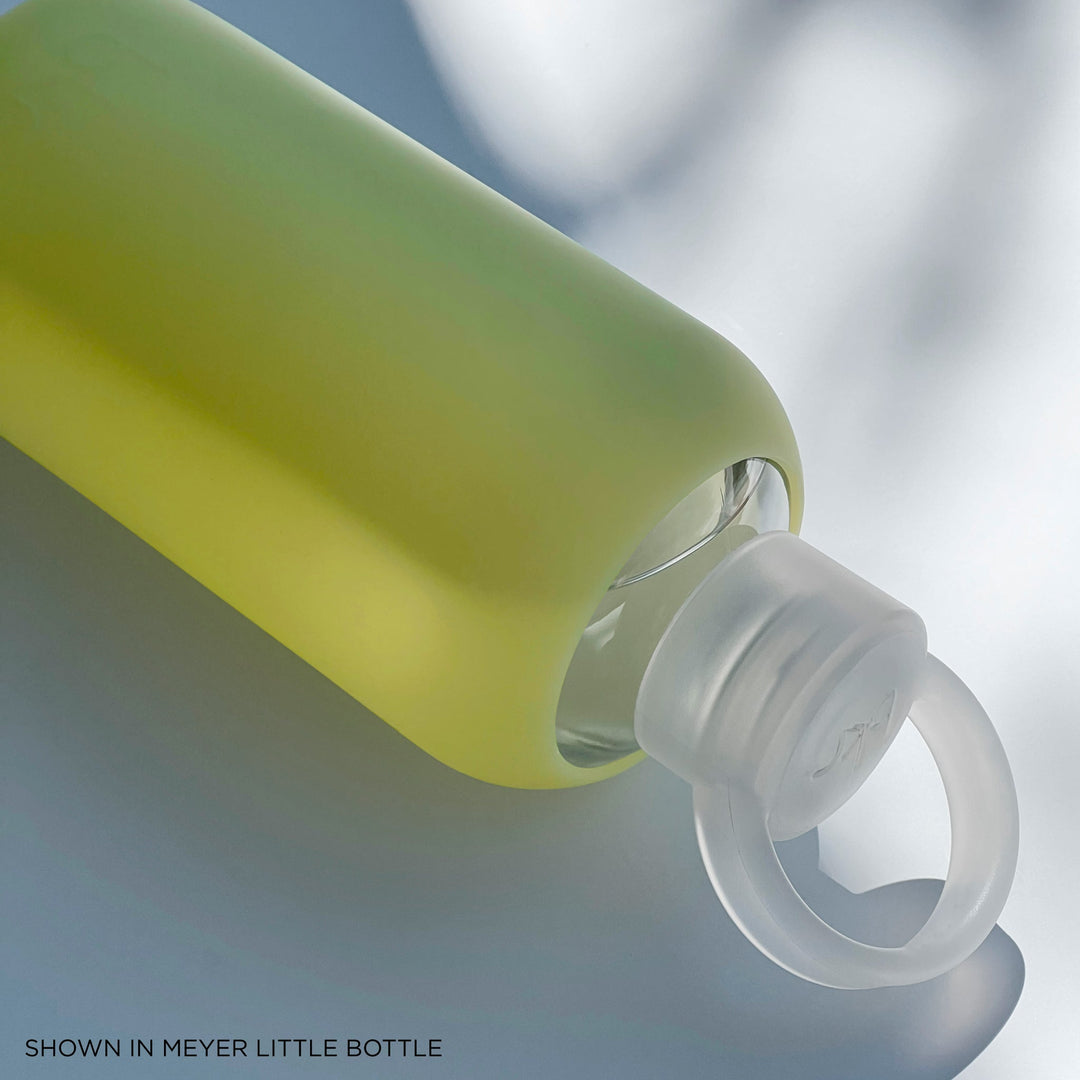 bkr Bottle Sip Kit: Glass + silicone water bottle + Silicone Straw + Straw Cap: 16oz MEYER & THE LEMONADE STAND - LITTLE BOTTLE SIP KIT 500ML (16OZ)