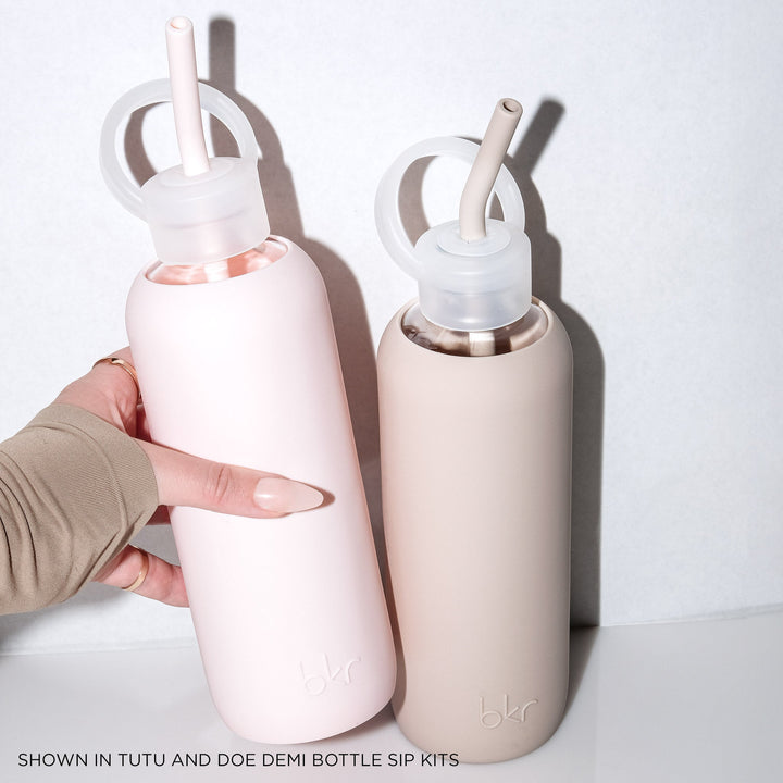 bkr Bottle Sip Kit: Glass + silicone water bottle + Silicone Straw + Straw Cap: 22oz DOE & THE MORNING CAPPUCCINO - DEMI BOTTLE SIP KIT 650ML (22OZ)