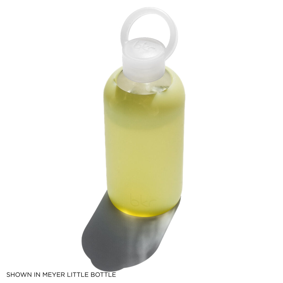 bkr Bottle Sip Kit: Glass + silicone water bottle + Silicone Straw + Straw Cap: 22oz MEYER & THE LEMONADE STAND - DEMI BOTTLE SIP KIT 650ML (22OZ)