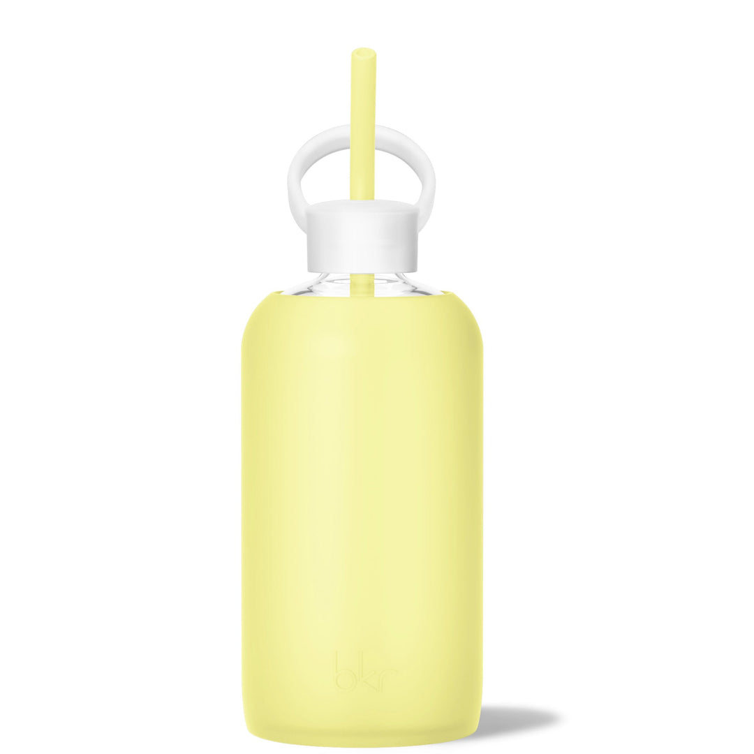 bkr Bottle Sip Kit: Glass + silicone water bottle + Silicone Straw + Straw Cap: 32oz MEYER & THE LEMONADE STAND - BIG BOTTLE SIP KIT 1L (32OZ)