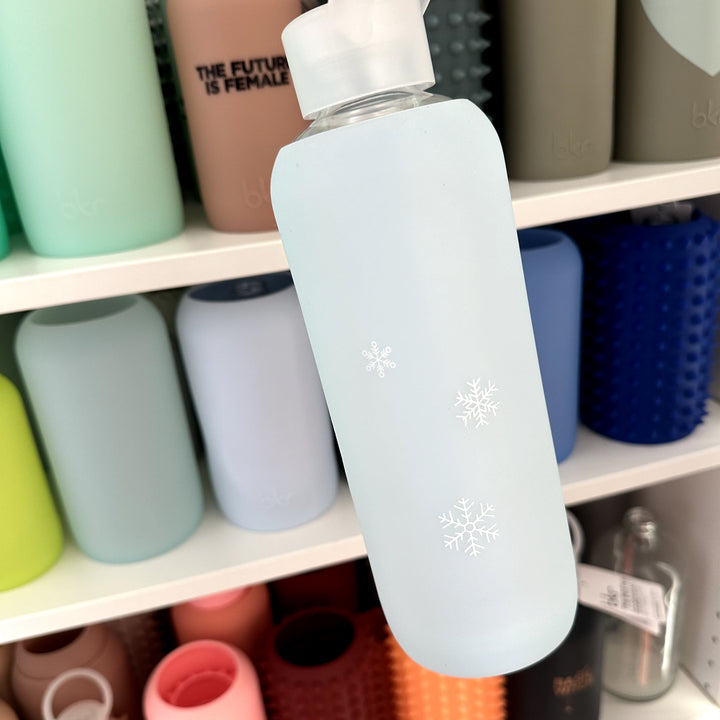 bkr Glass Water Bottle: 16oz ASTRID SNOW DAY LITTLE BOTTLE 500ML (16OZ)