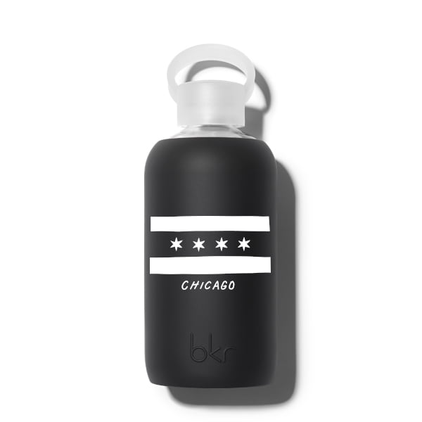bkr Glass Water Bottle: 16oz JET CHICAGO ICON FLAG  LITTLE BOTTLE 500ML (16OZ)