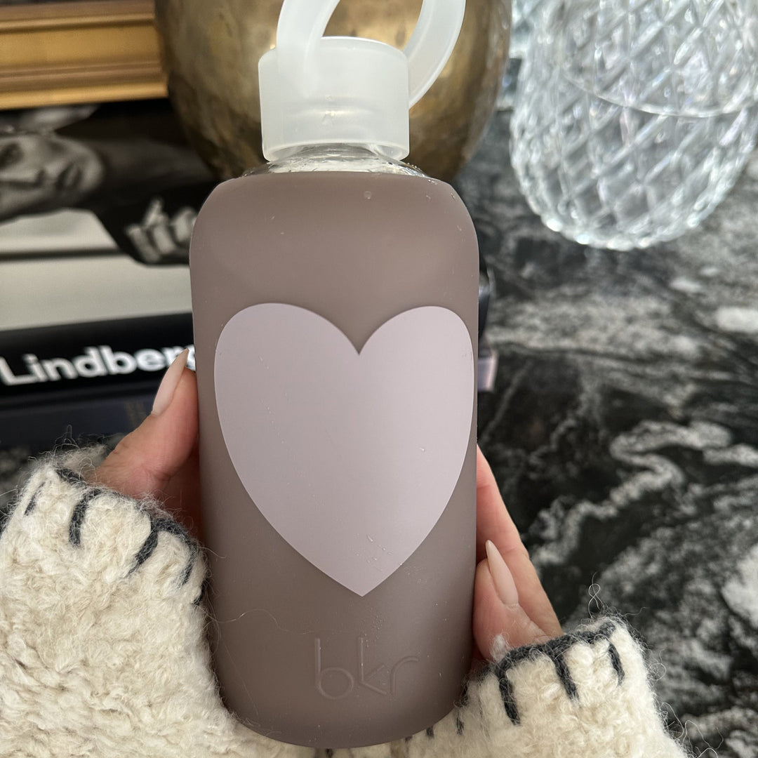 bkr Silicone Sleeve: Glass Water Bottle: 16oz PORTER HEART LITTLE SLEEVE